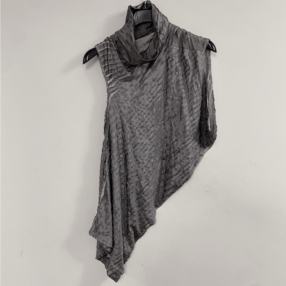 Gareth Pugh RTW Gray Asymmetrical RTW Sleeveless Pleated Turtleneck Top 36 S